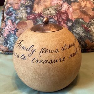 Comfort Candle #05676 Family/2006 Pavilion Gift Co